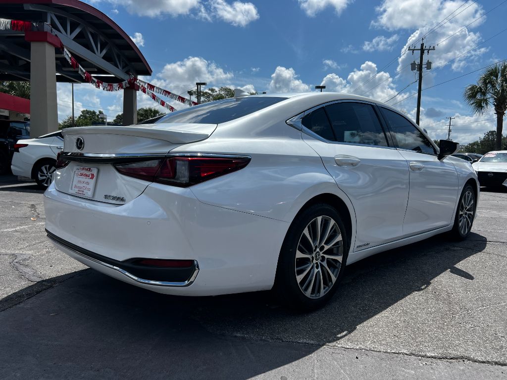 2020 Lexus ES - $27,995