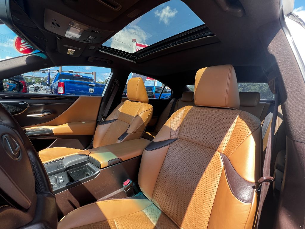 2020 Lexus ES - $27,995