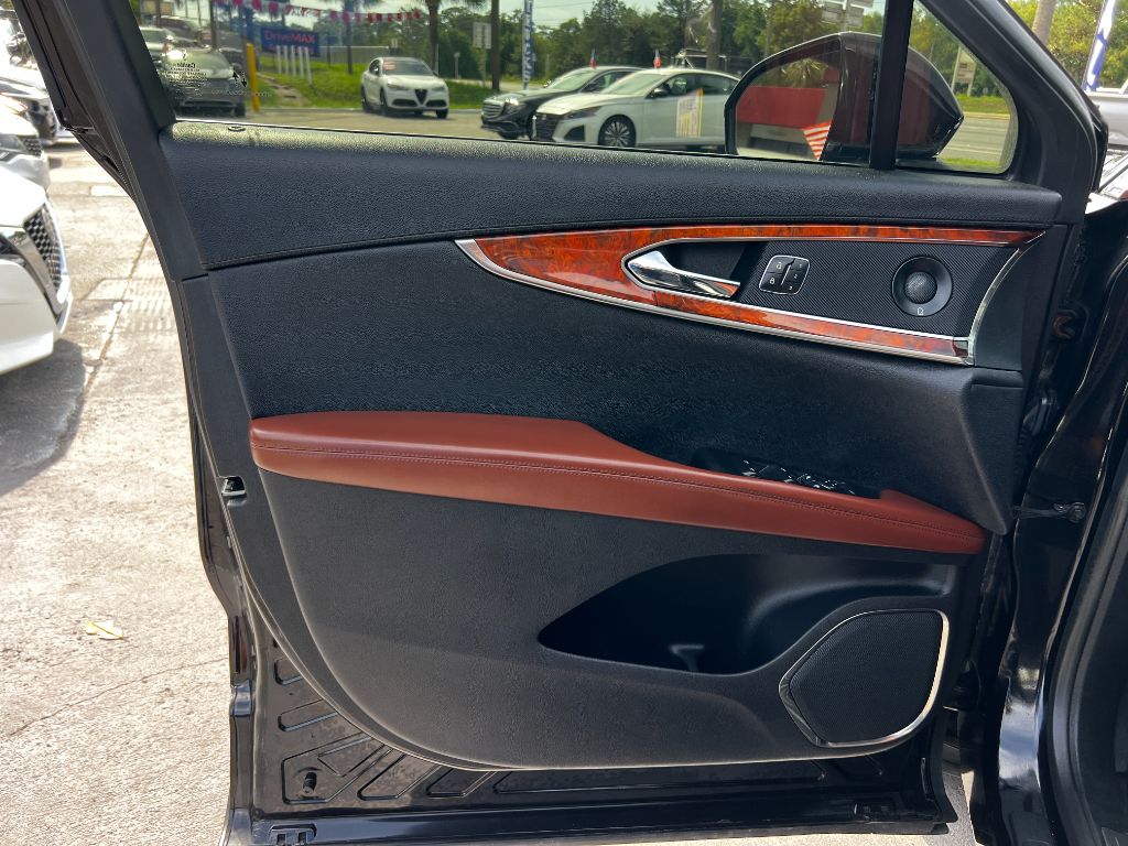 2020 Lincoln Nautilus - $17,995