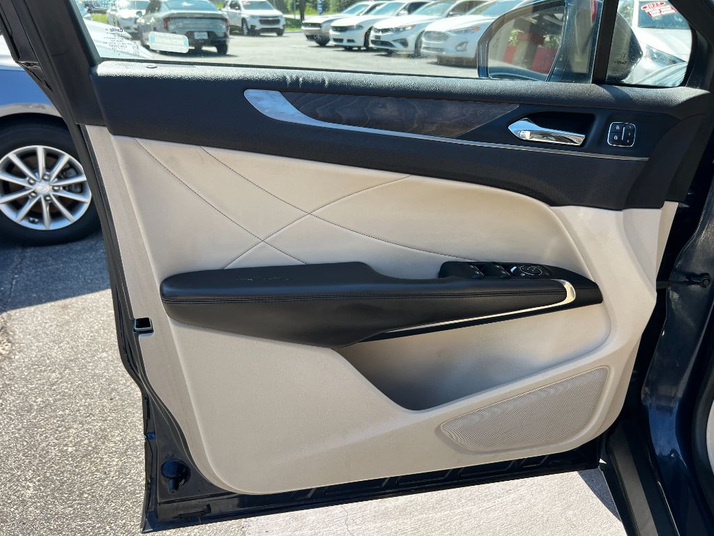 2017 Lincoln MKC - $11,995