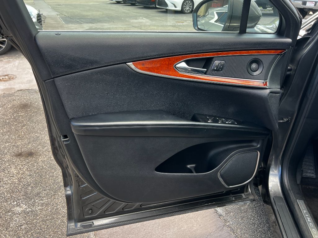 2019 Lincoln Nautilus - $15,995