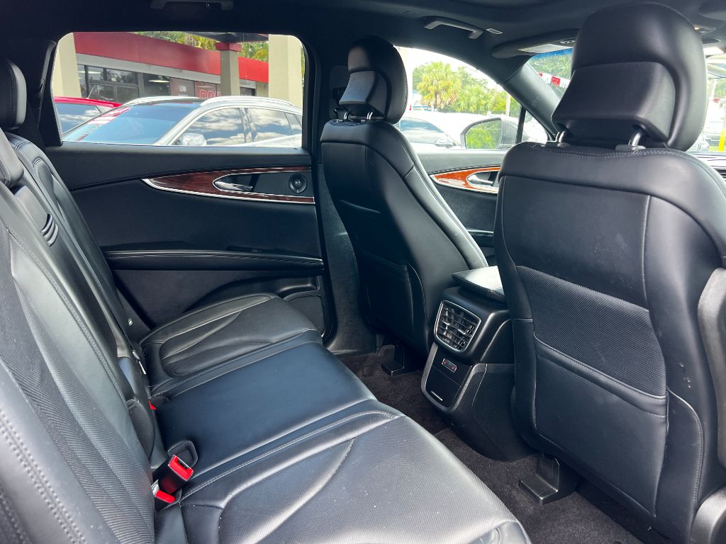 2019 Lincoln Nautilus - $15,995