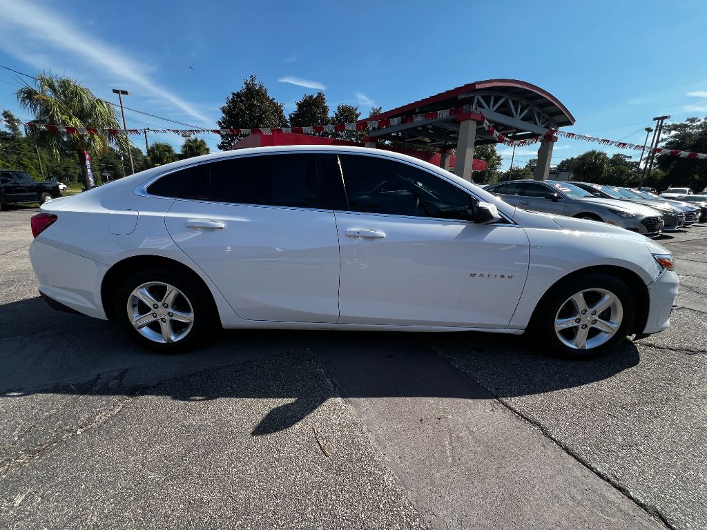 2022 Chevrolet Malibu - $15,995