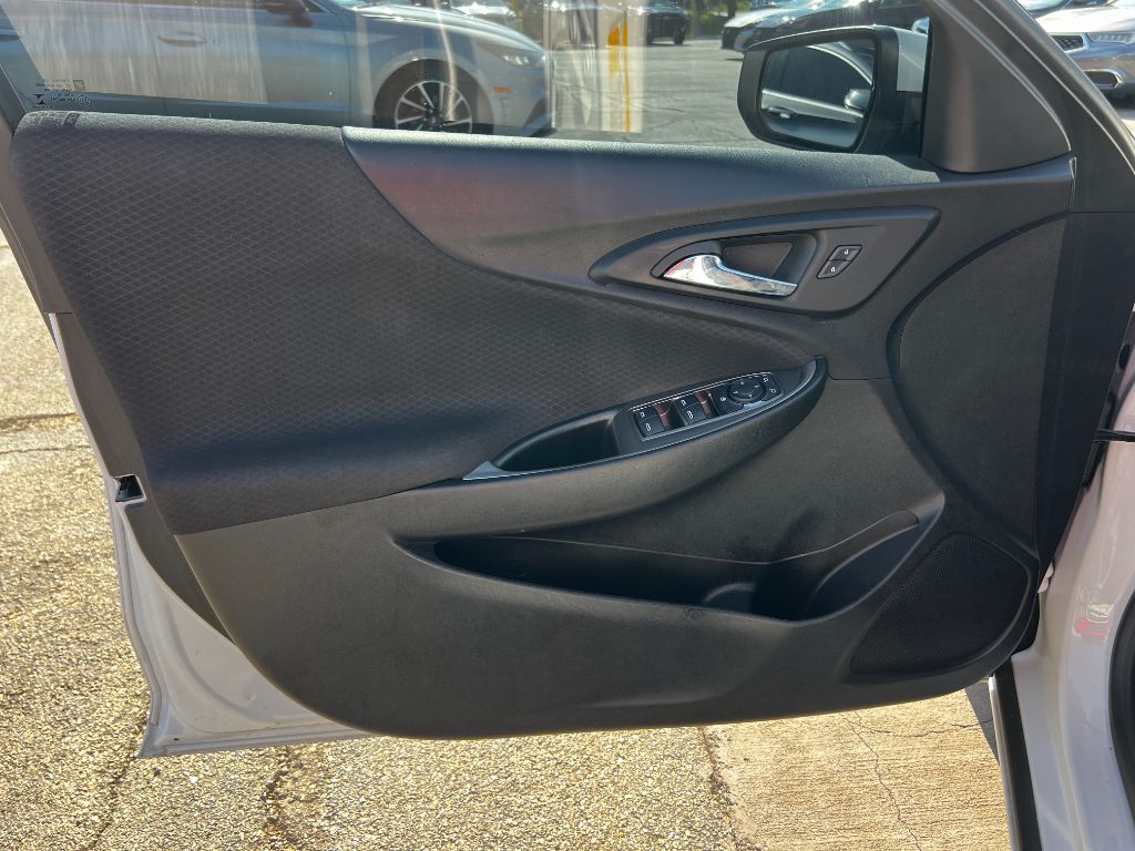 2022 Chevrolet Malibu - $15,995