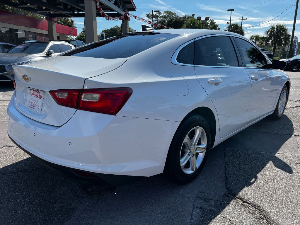 2022 Chevrolet Malibu - $15,995