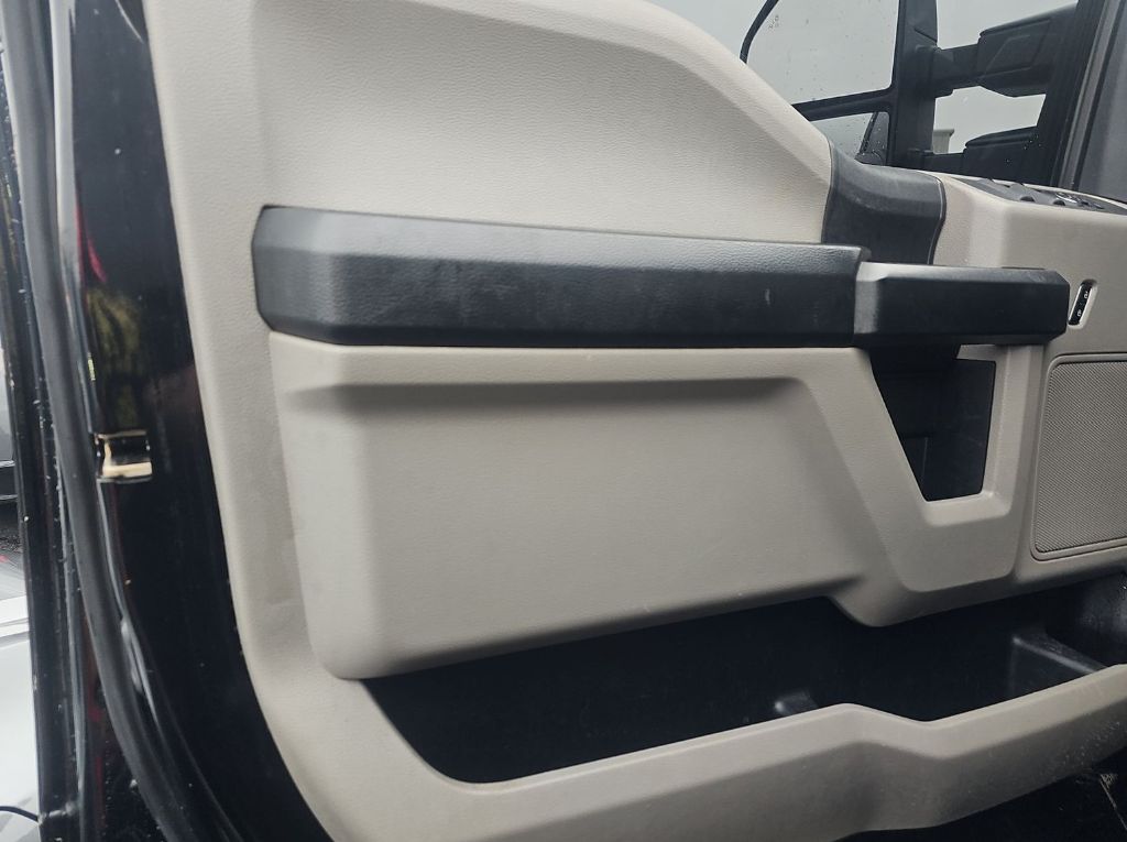 2019 Ford F-350 - $34,995