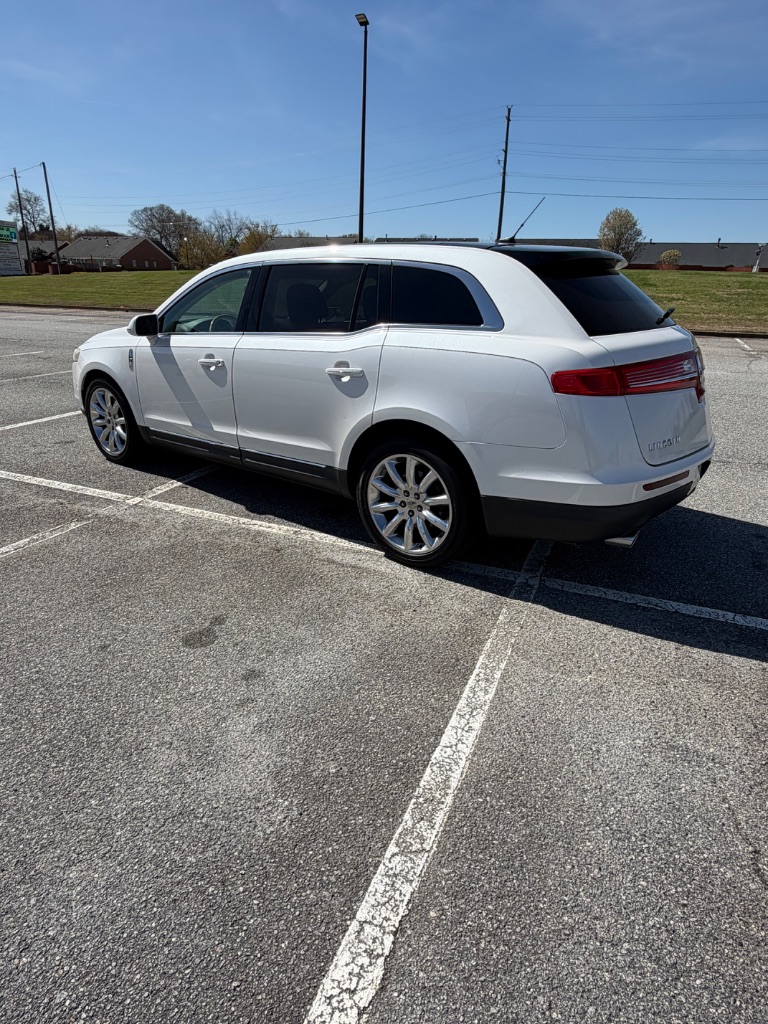 2010 Lincoln MKT - $5,200
