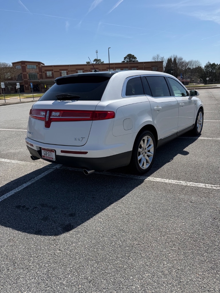 2010 Lincoln MKT - $5,200