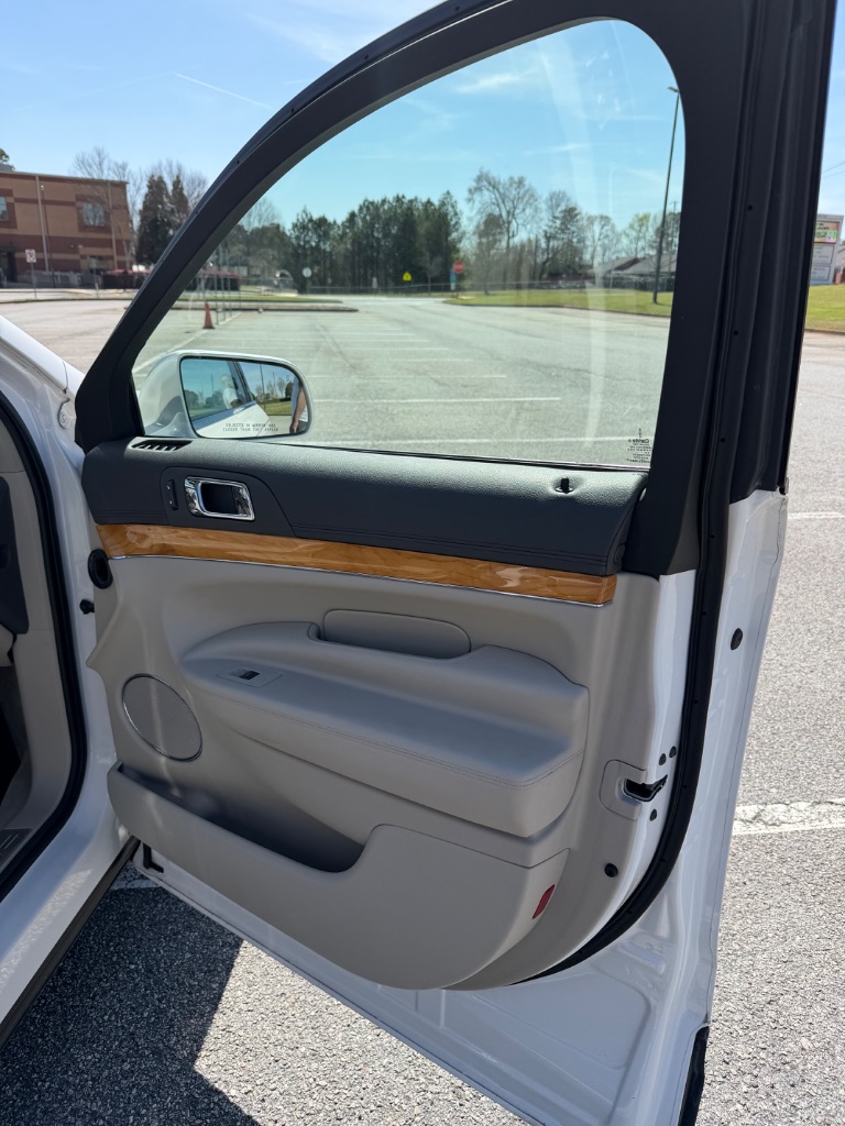 2010 Lincoln MKT - $5,200