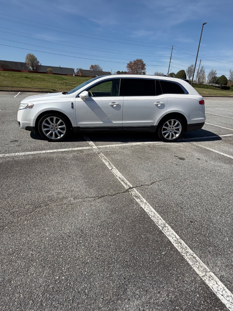 2010 Lincoln MKT - $5,200