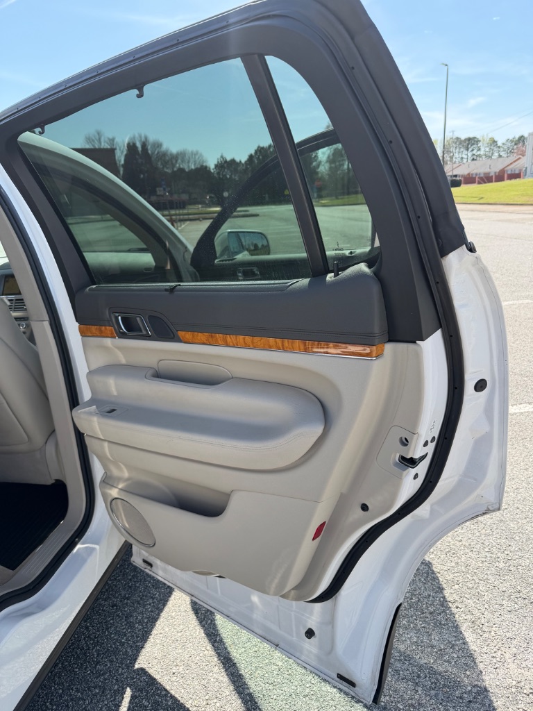 2010 Lincoln MKT - $5,200