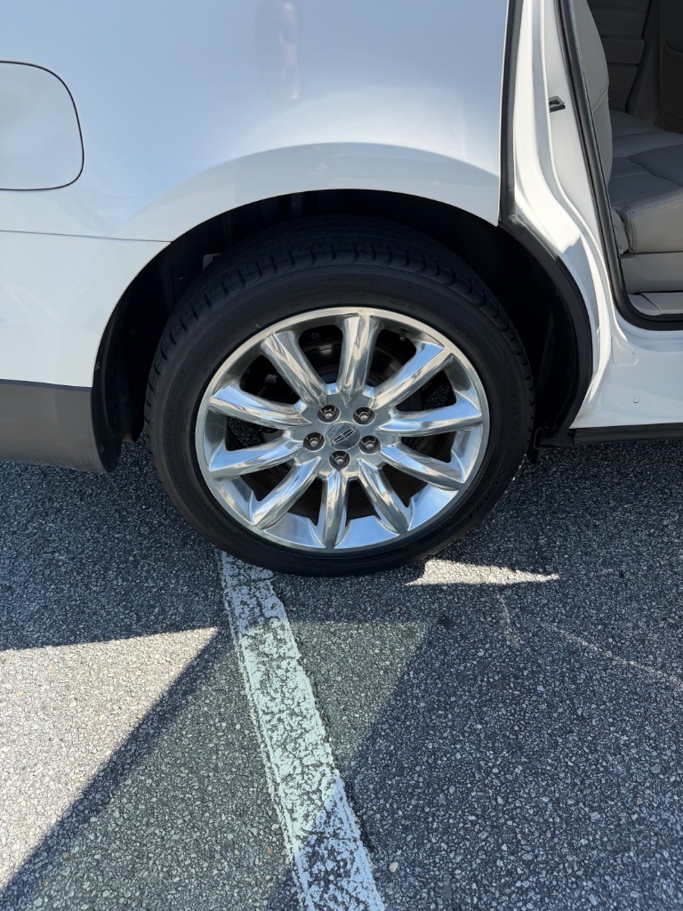 2010 Lincoln MKT - $5,200