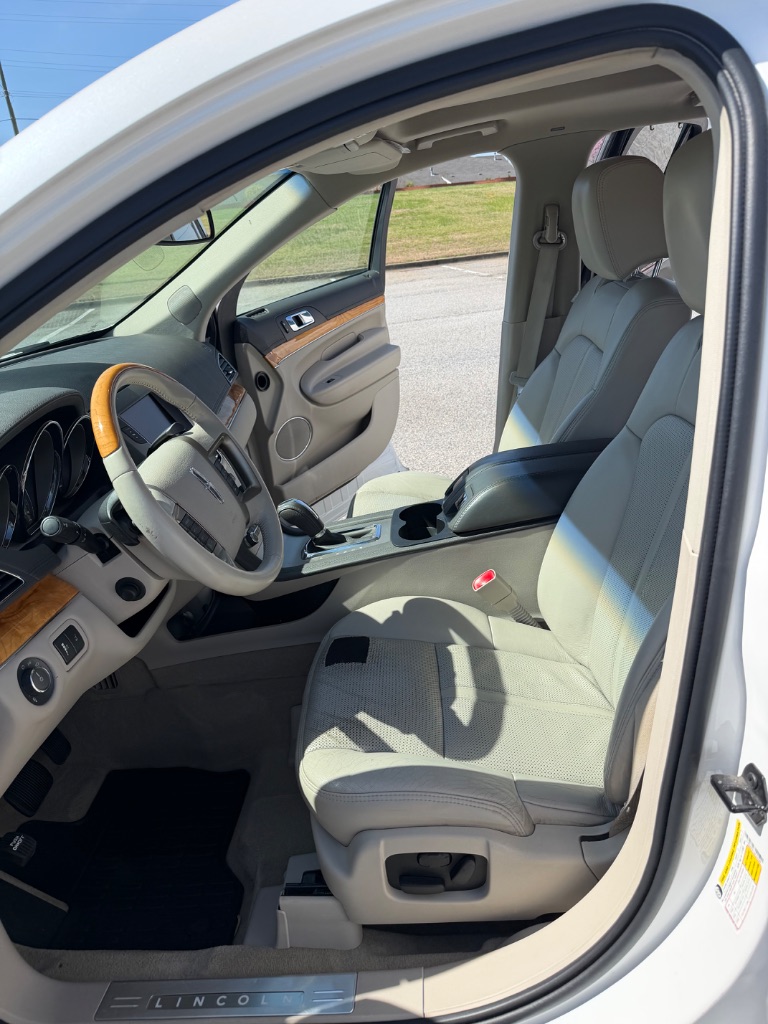 2010 Lincoln MKT - $5,200