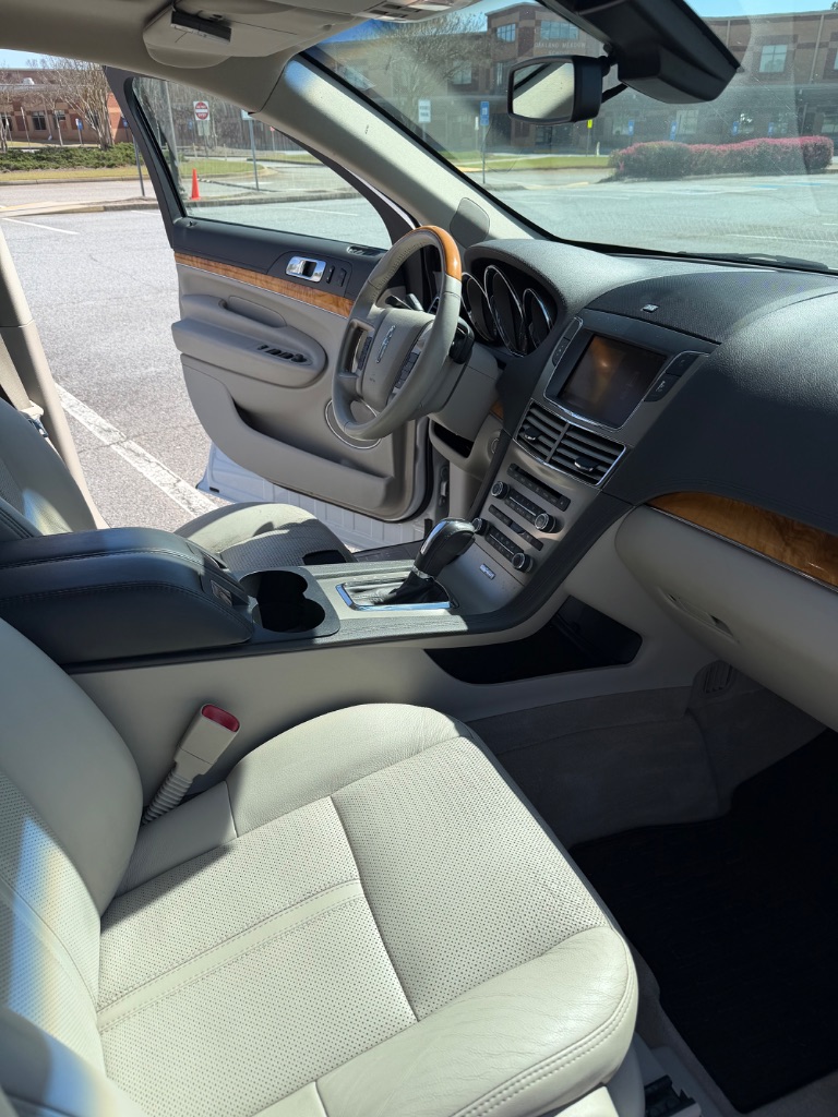 2010 Lincoln MKT - $5,200