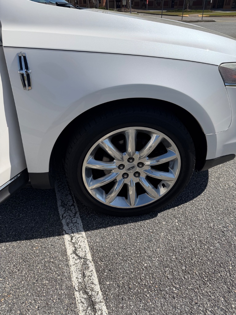 2010 Lincoln MKT - $5,200