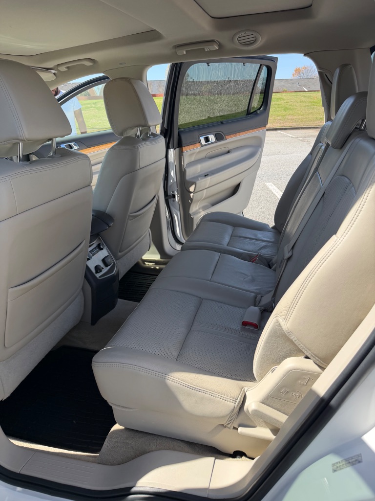 2010 Lincoln MKT - $5,200