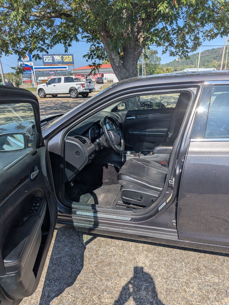 2017 Chrysler 300 - $14,995