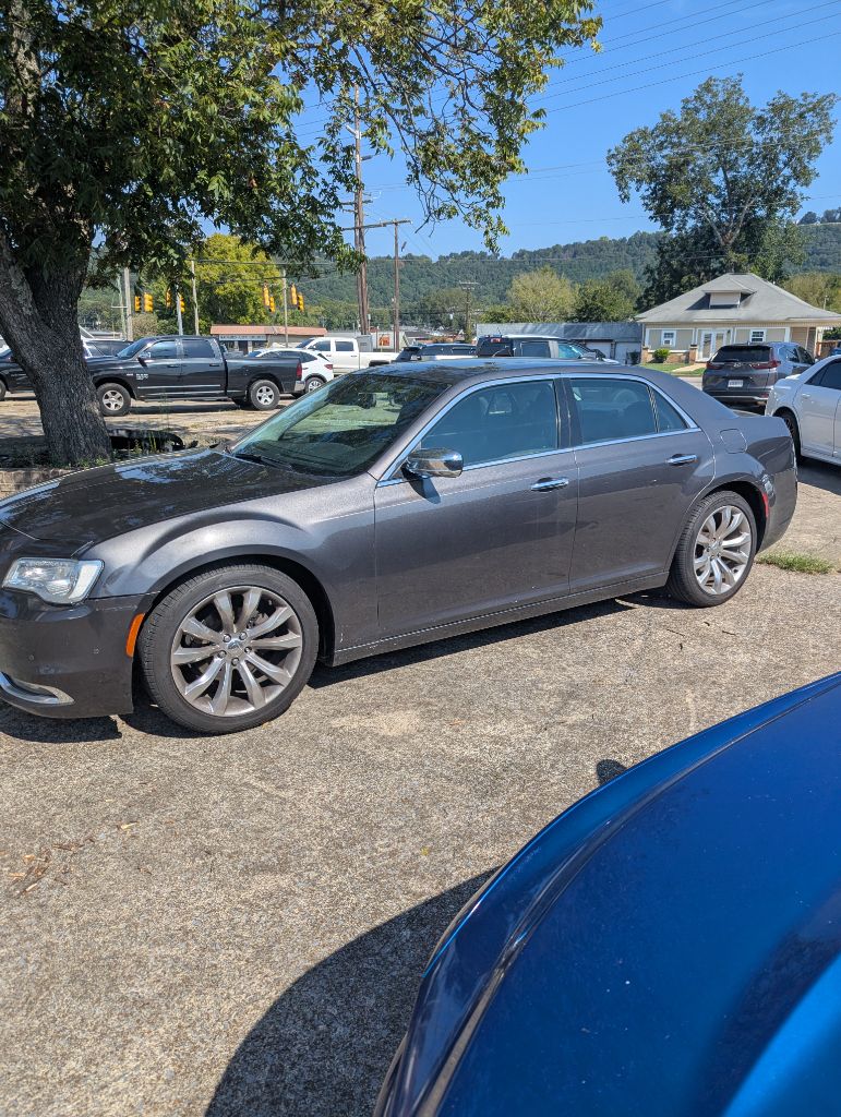 2017 Chrysler 300 - $14,995