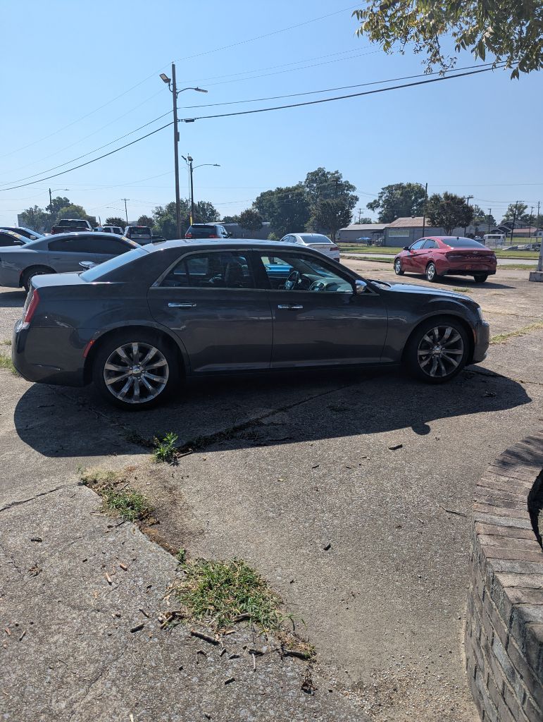 2017 Chrysler 300 - $14,995