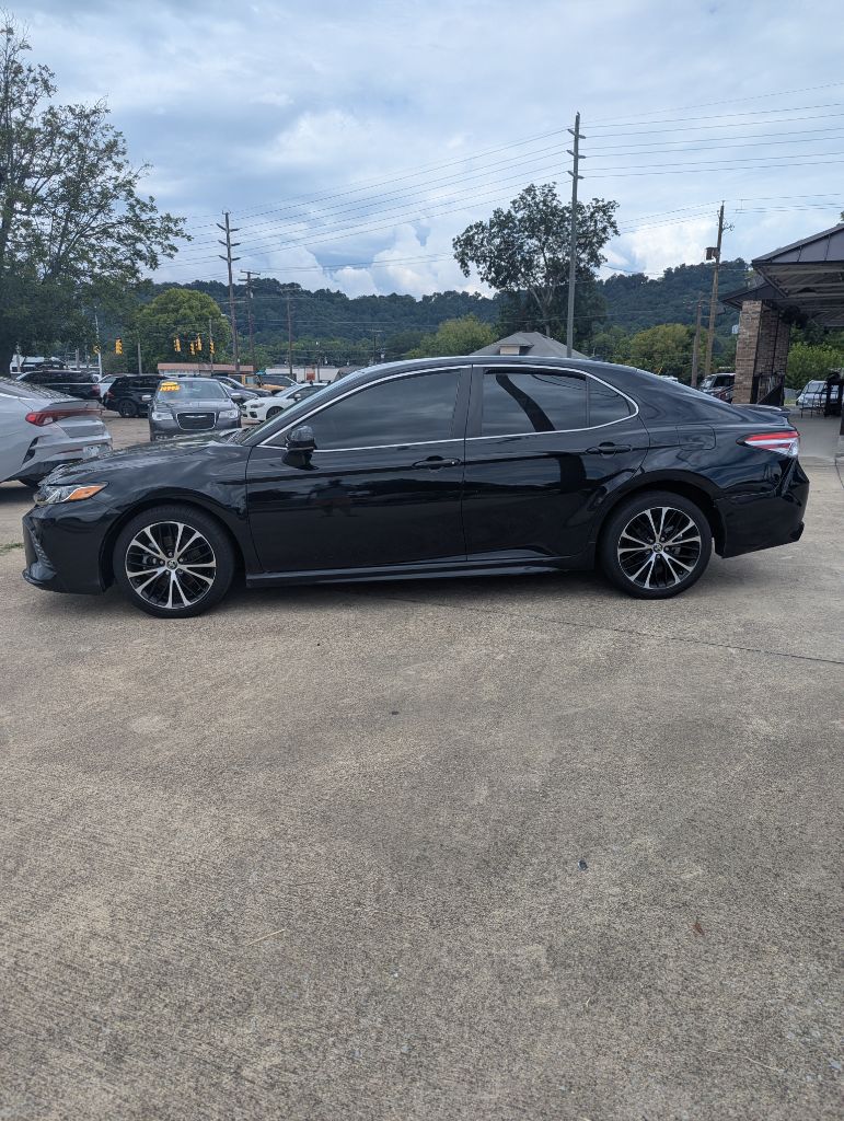 2020 Toyota Camry - $17,995