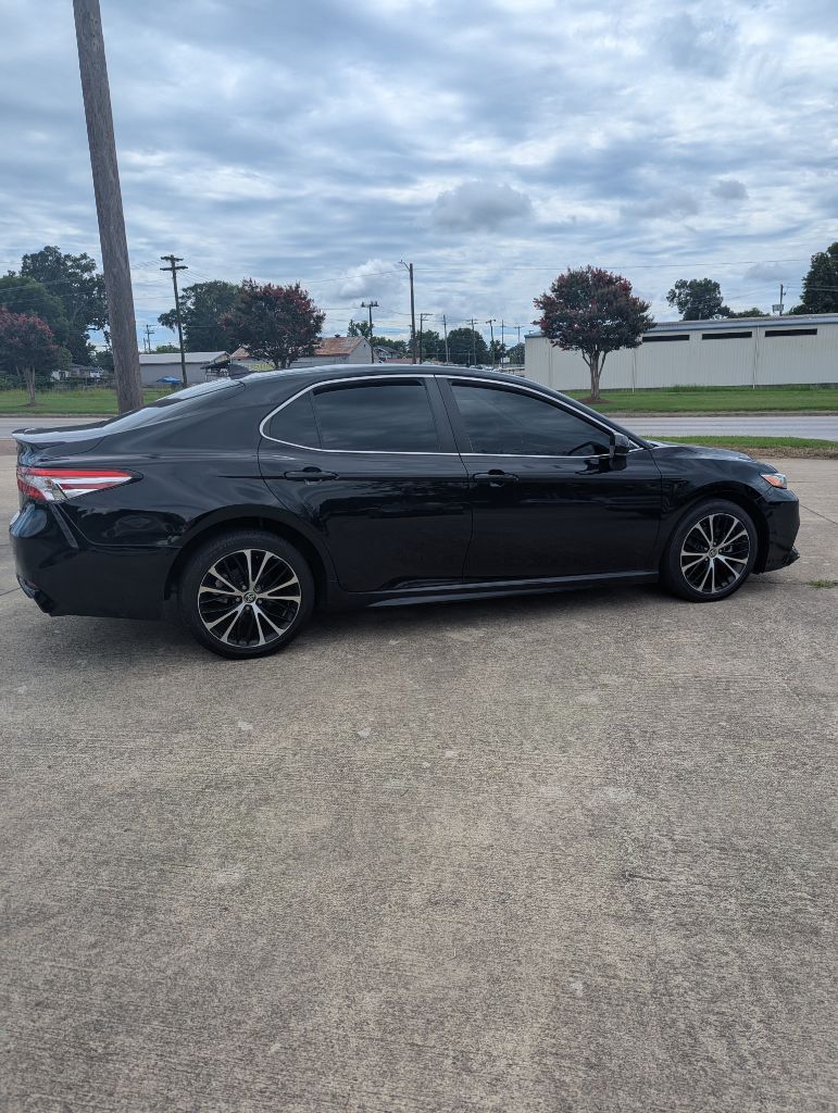 2020 Toyota Camry - $17,995