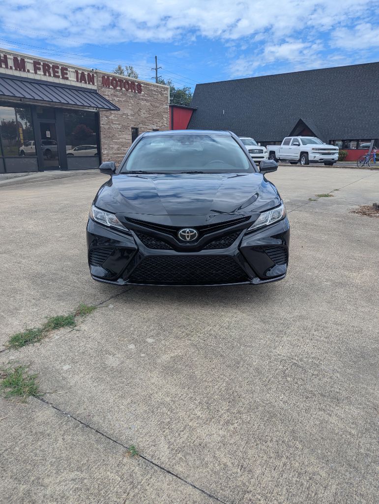 2020 Toyota Camry - $17,995