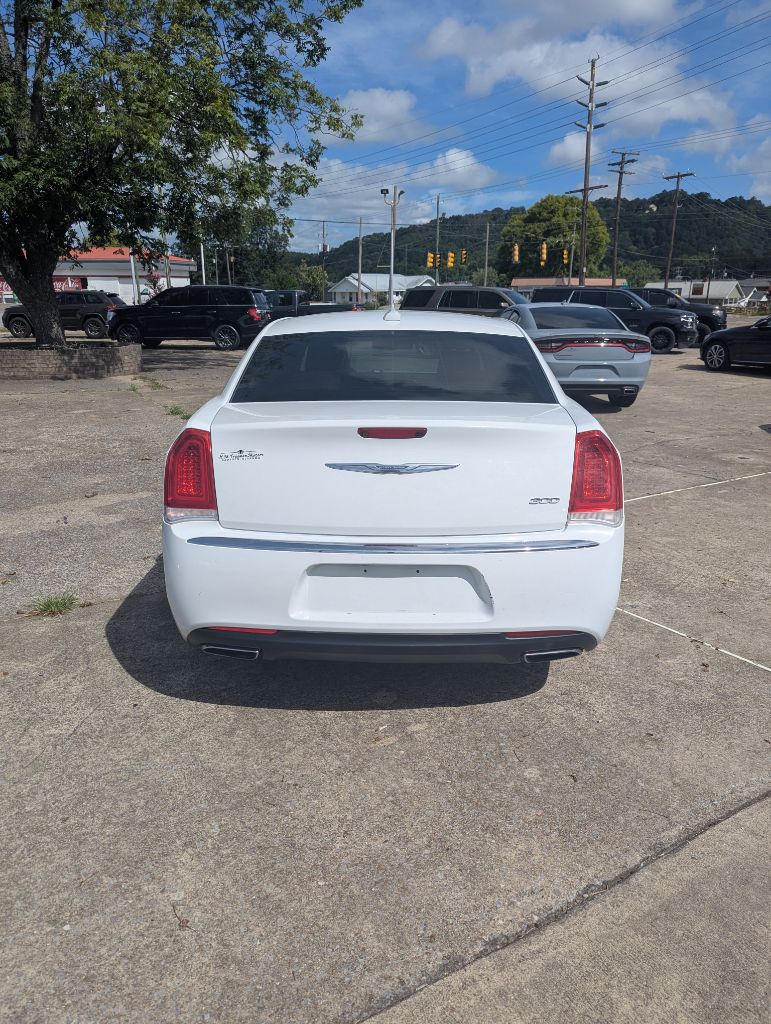 2018 Chrysler 300 - $12,995