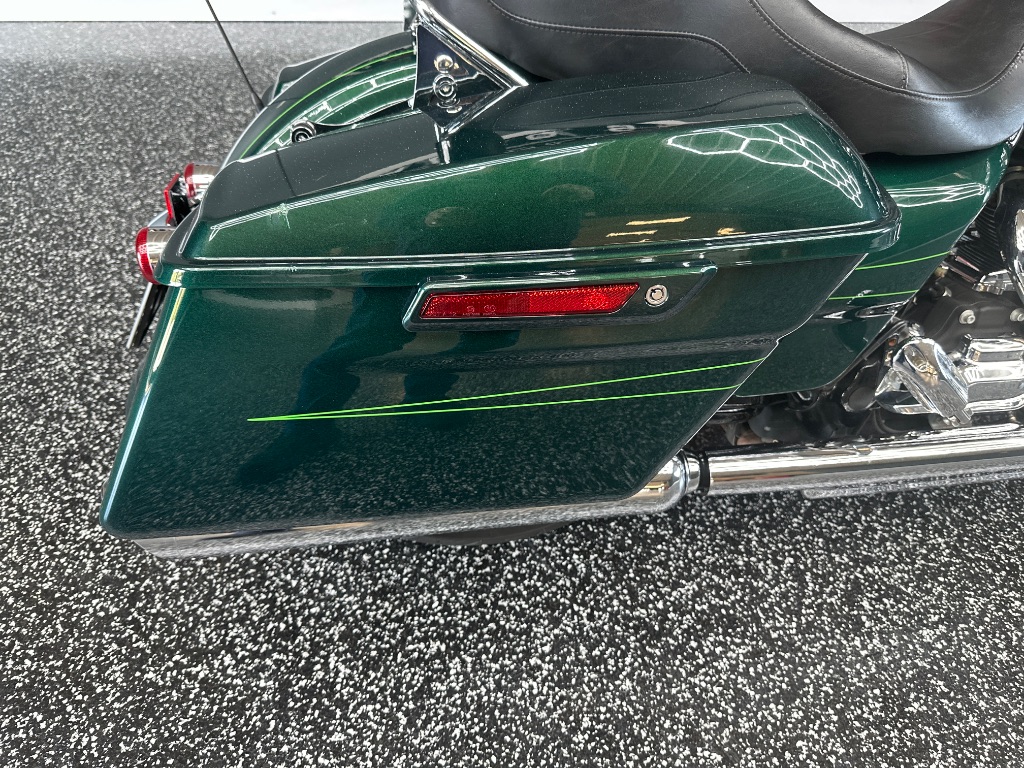 2015 Harley-Davidson Road Glide - $12,995