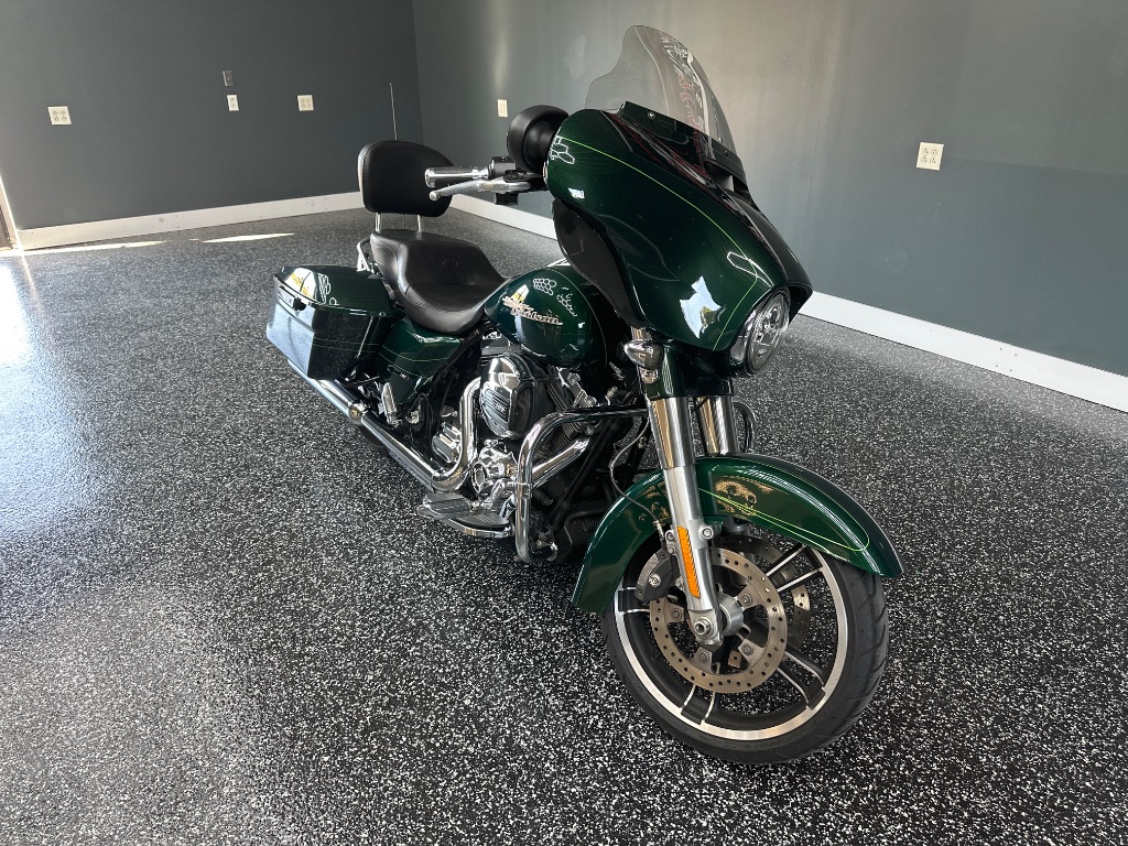 2015 Harley-Davidson Road Glide - $12,995