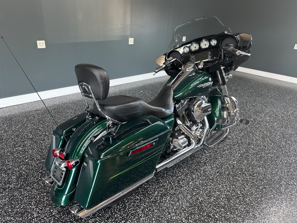 2015 Harley-Davidson Road Glide - $12,995