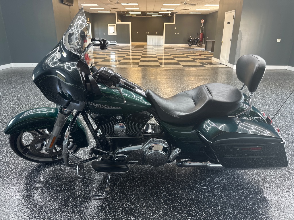2015 Harley-Davidson Road Glide - $12,995
