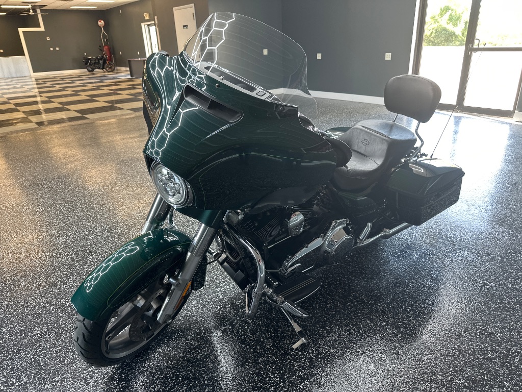 2015 Harley-Davidson Road Glide - $12,995