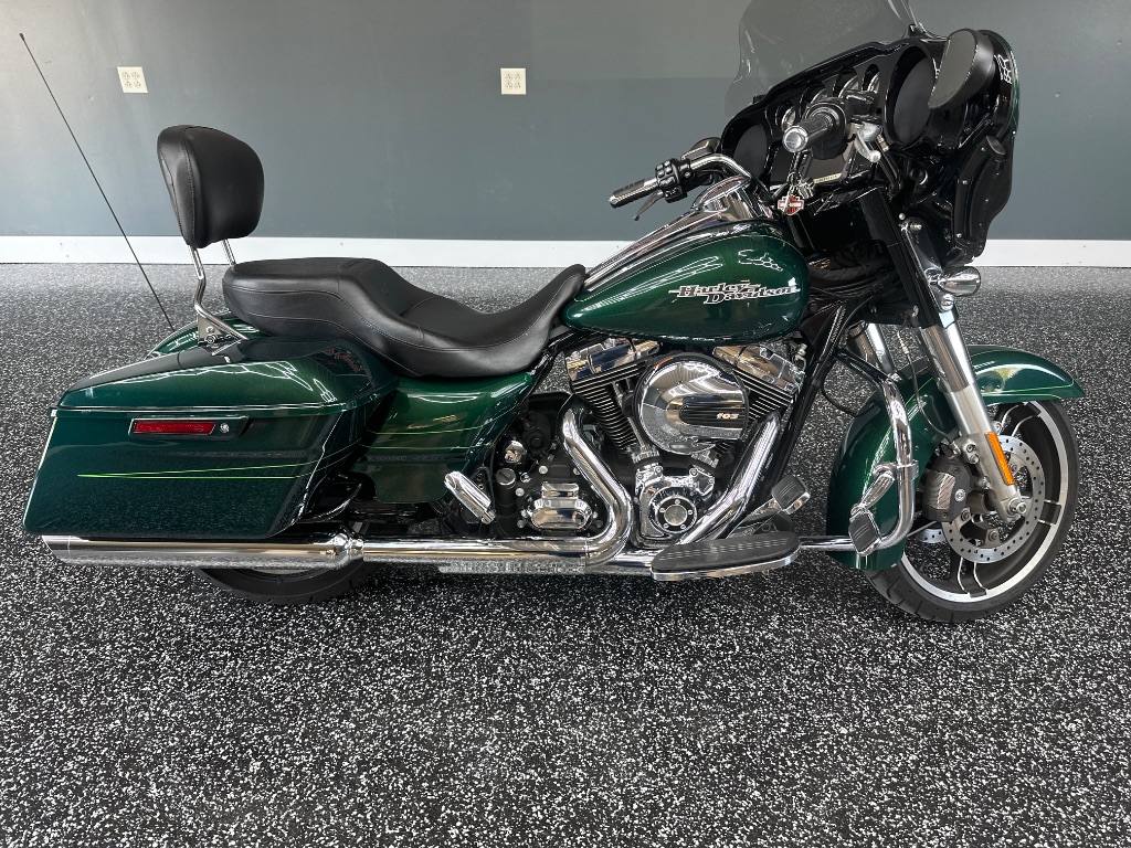 2015 Harley-Davidson Road Glide - $12,995