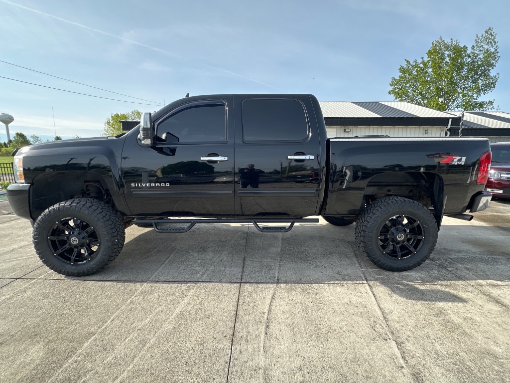 2010 Chevrolet Silverado - $20,995