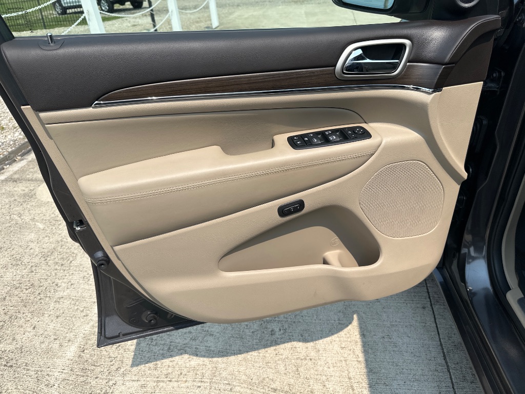 2017 Jeep Cherokee - $17,495