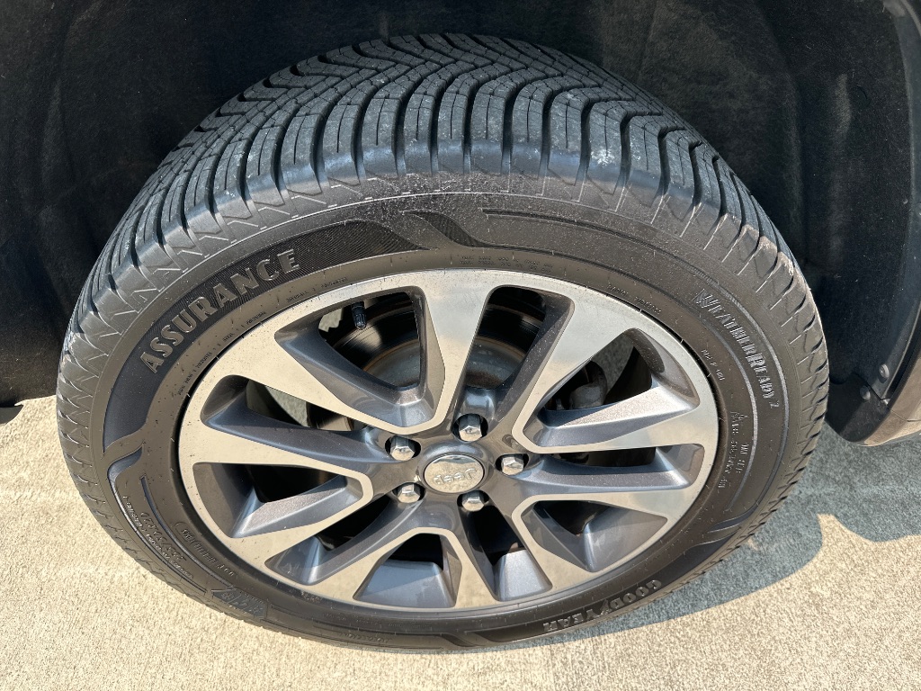 2017 Jeep Cherokee - $17,495