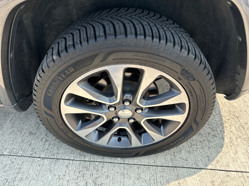 2017 Jeep Cherokee - $17,495