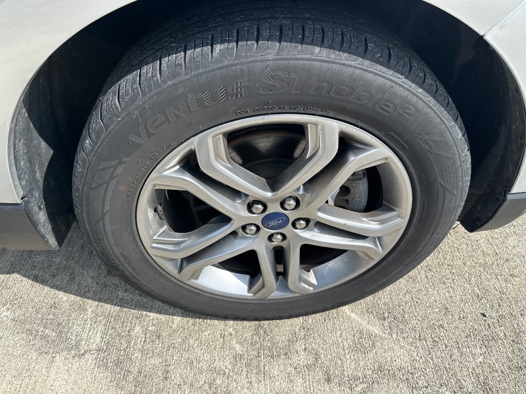 2017 Ford Edge - $11,995