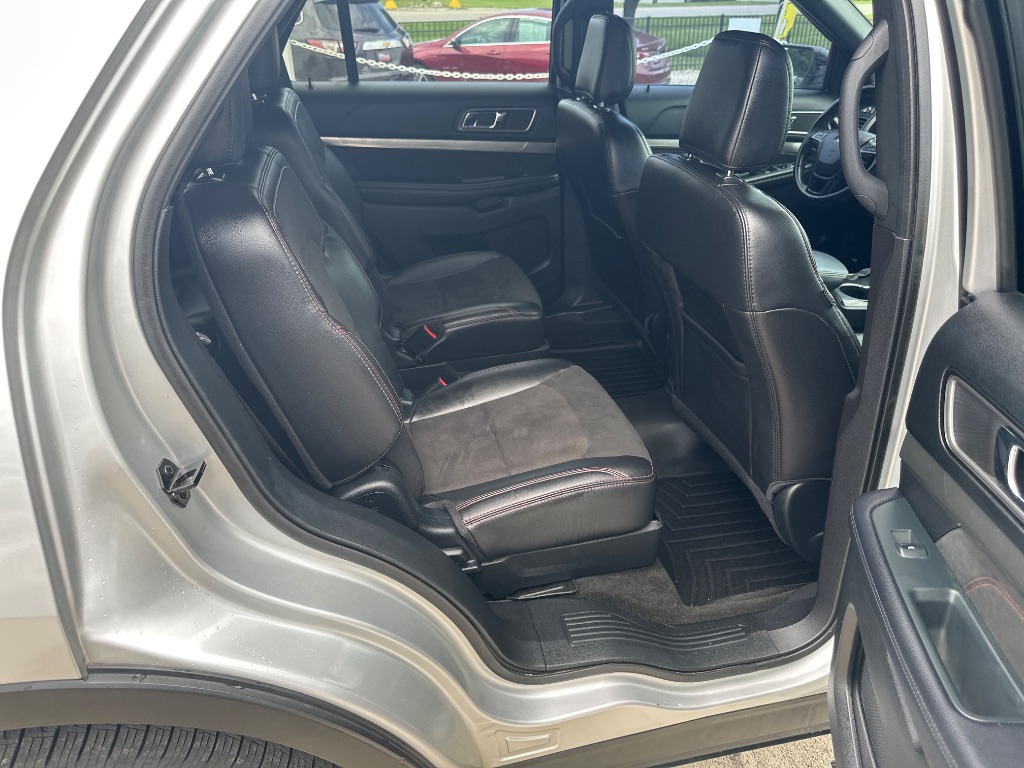 2018 Ford Explorer - $17,995