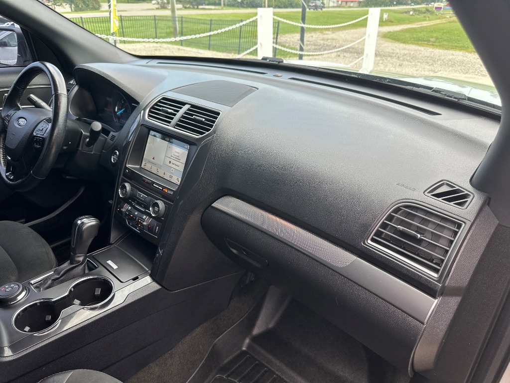 2018 Ford Explorer - $17,995