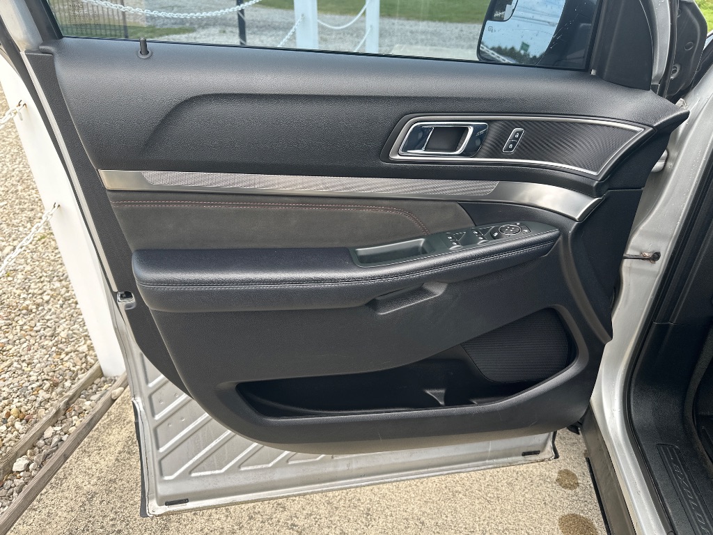 2018 Ford Explorer - $17,995