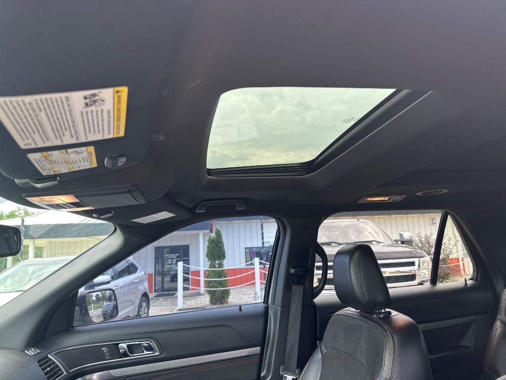 2018 Ford Explorer - $17,995