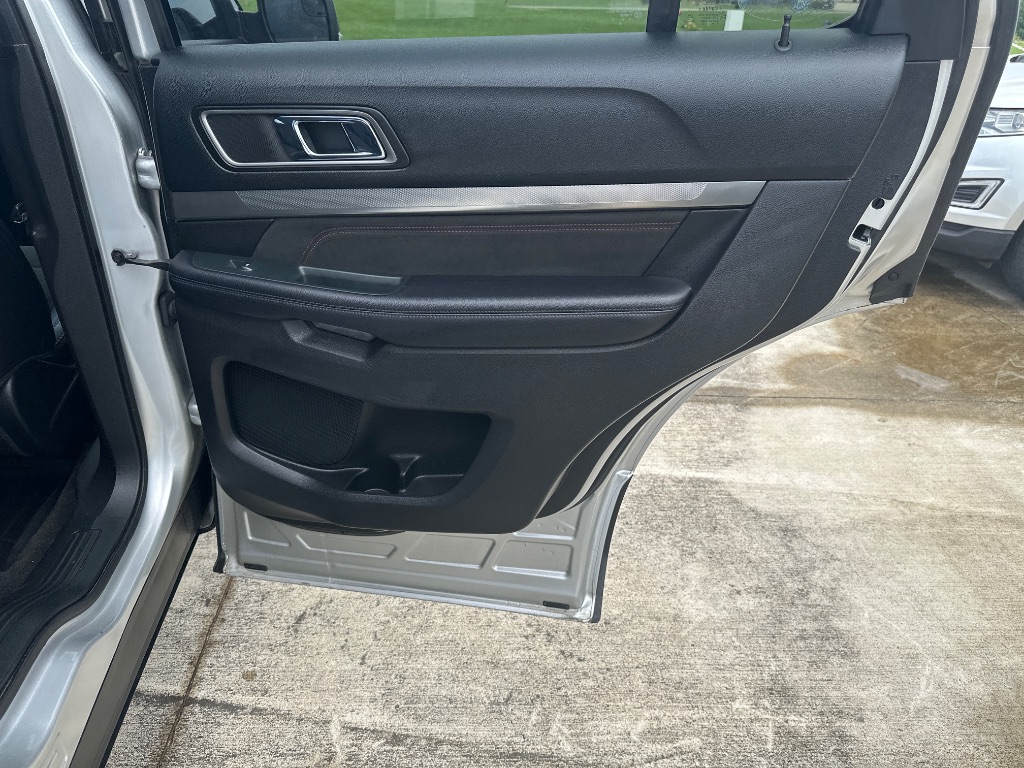 2018 Ford Explorer - $17,995
