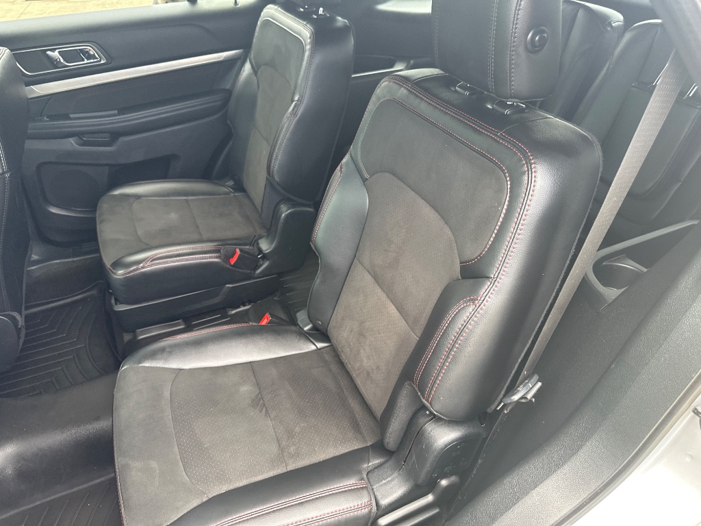2018 Ford Explorer - $17,995
