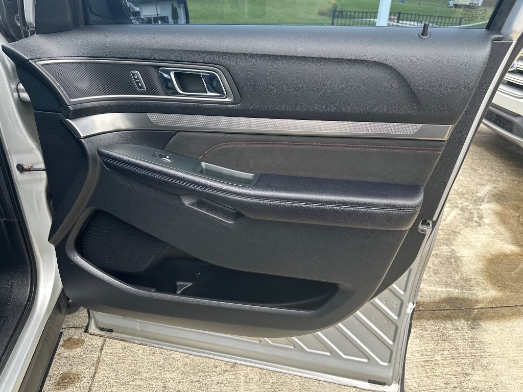 2018 Ford Explorer - $17,995
