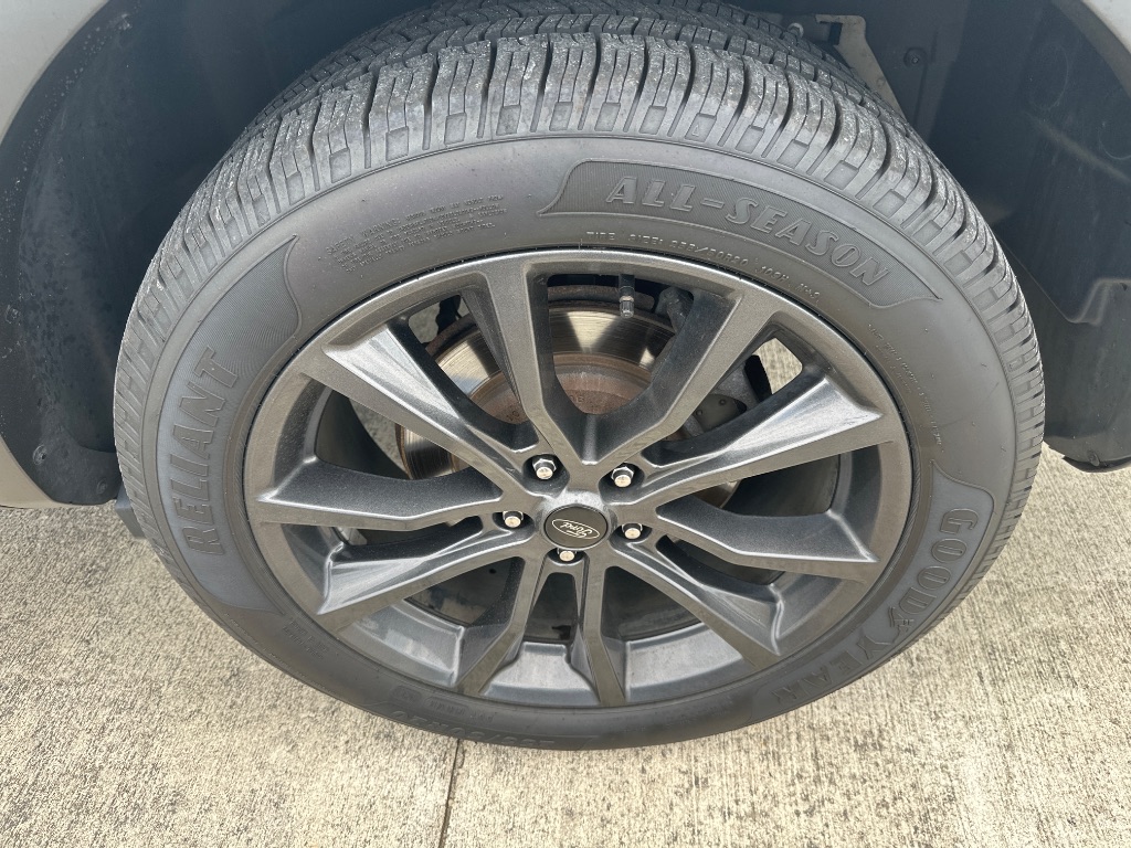 2018 Ford Explorer - $17,995