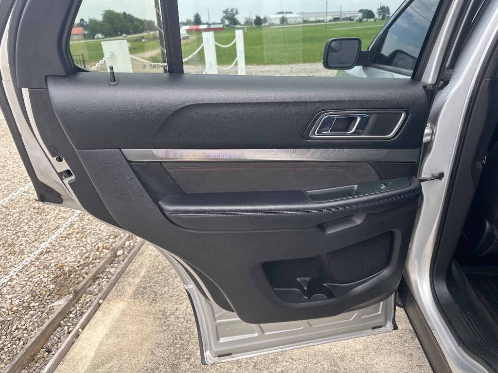 2018 Ford Explorer - $17,995