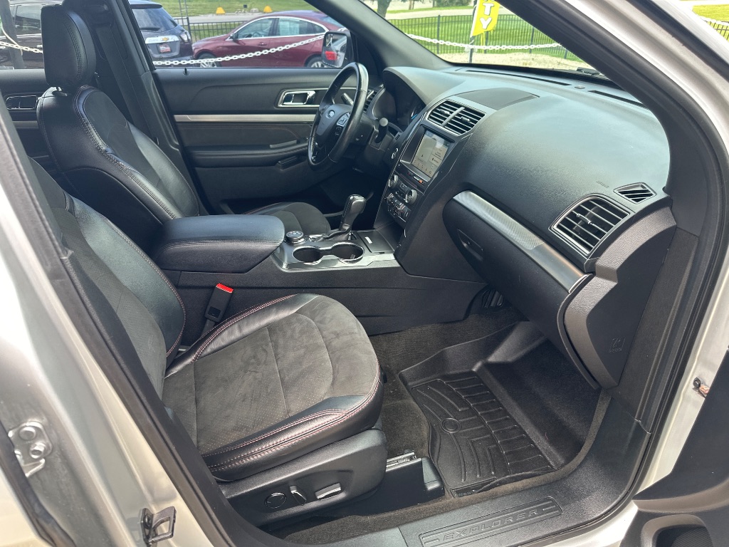 2018 Ford Explorer - $17,995