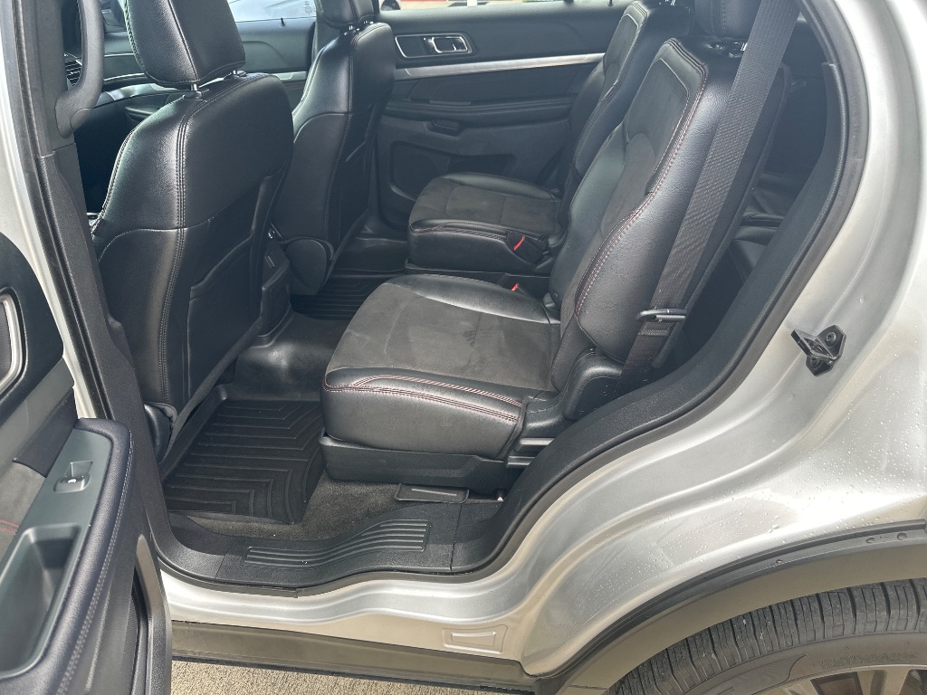 2018 Ford Explorer - $17,995