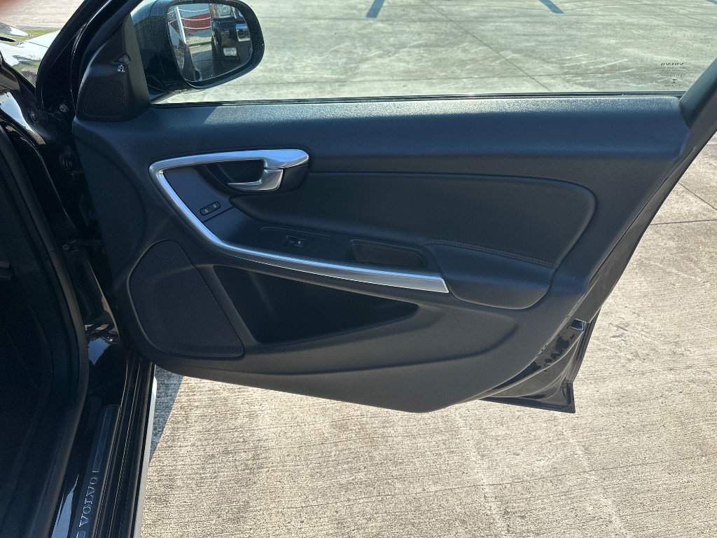 2016 Volvo V60 - $9,995